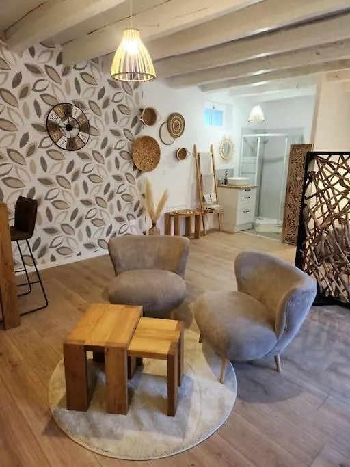 Holiday home Charmante Petite Maison De Bourg Avec Spa Val-Couesnon