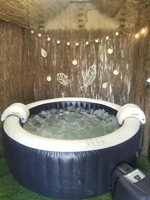 Charmante Petite Maison De Bourg Avec Spa Val-Couesnon Holiday home
