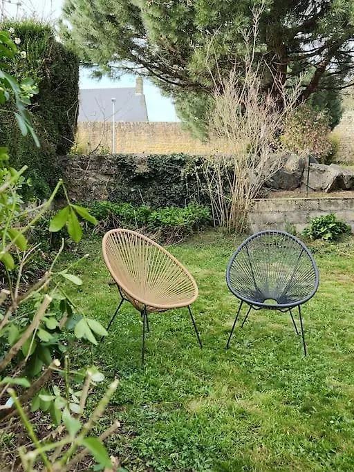 Charmante Petite Maison De Bourg Avec Spa Val-Couesnon 0*,
